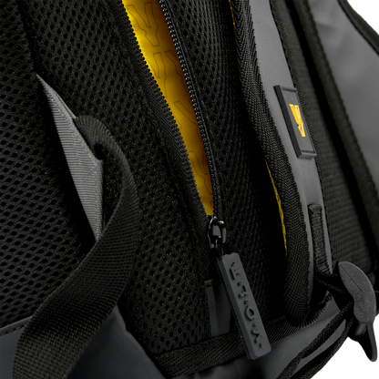 Close-up view of the Volt Padel backpack's pocket with zipper