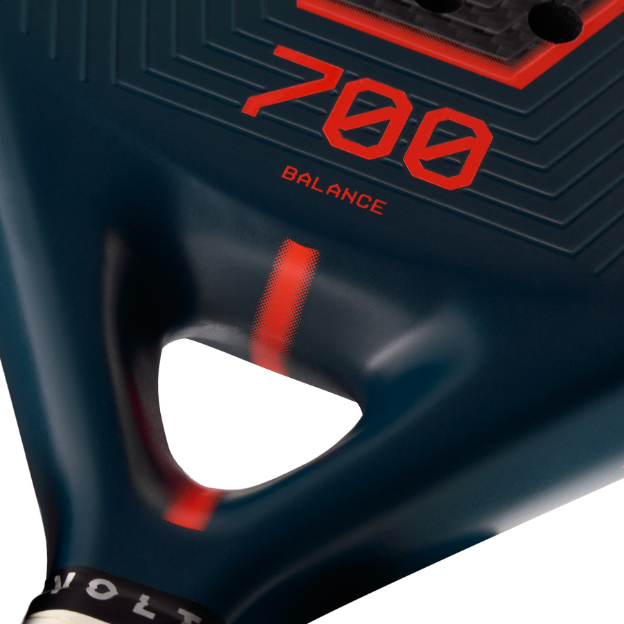 Heart detail of the Volt 700 V5 padel racket, showcasing its new heart design with textured finish, 500 letters and balance detail.